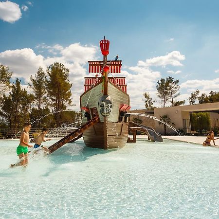 Mobile Homes Camping Santa Marina, Lanterna Tar-Vabriga Exterior photo The pirate ship at the water park