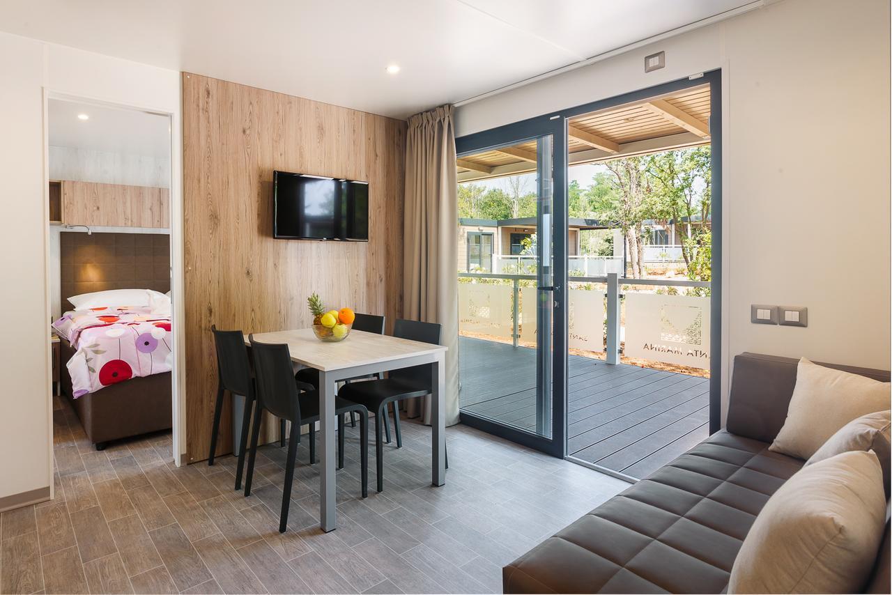 Mobile Homes Camping Santa Marina, Lanterna Tar-Vabriga Exterior photo Mobile home interior