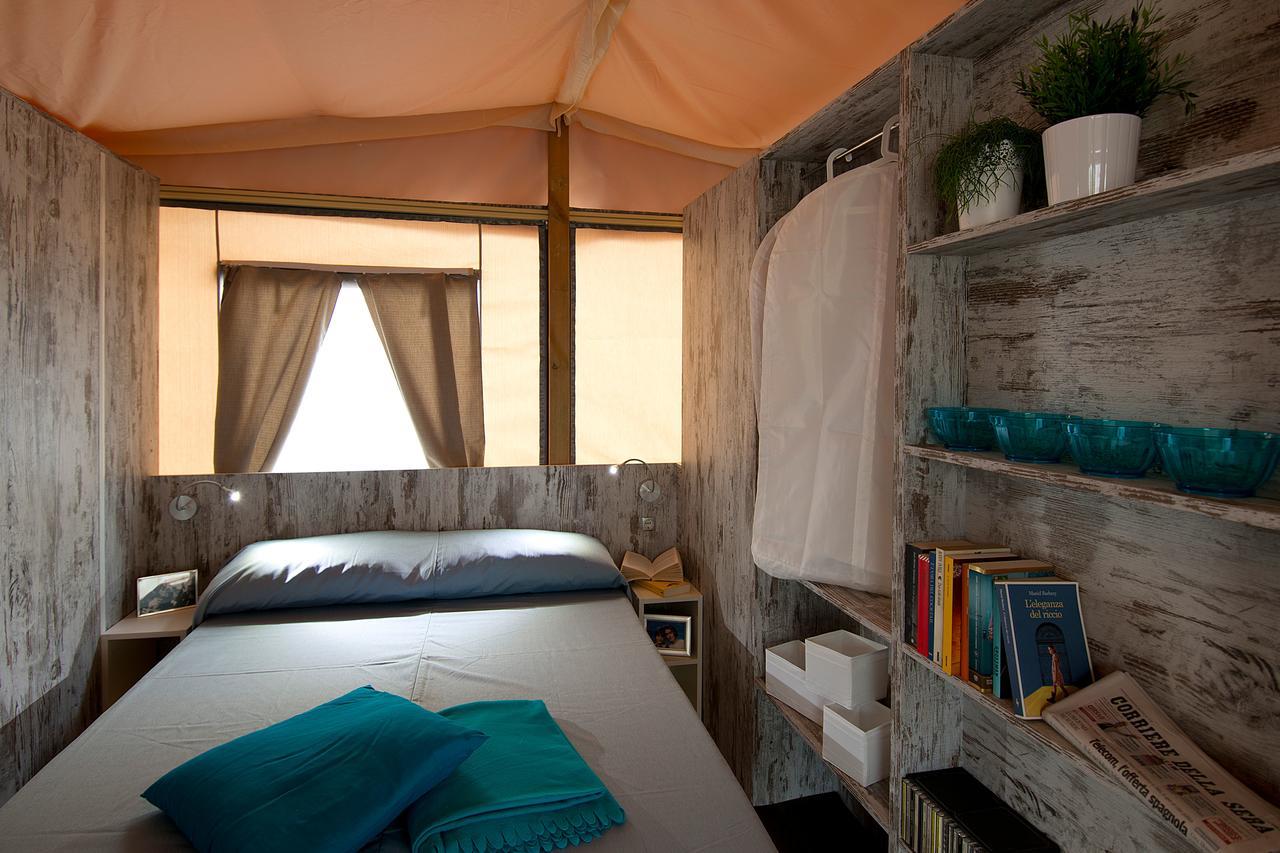 Mobile Homes Camping Santa Marina, Lanterna Tar-Vabriga Exterior photo Interior of a Safari Lodge