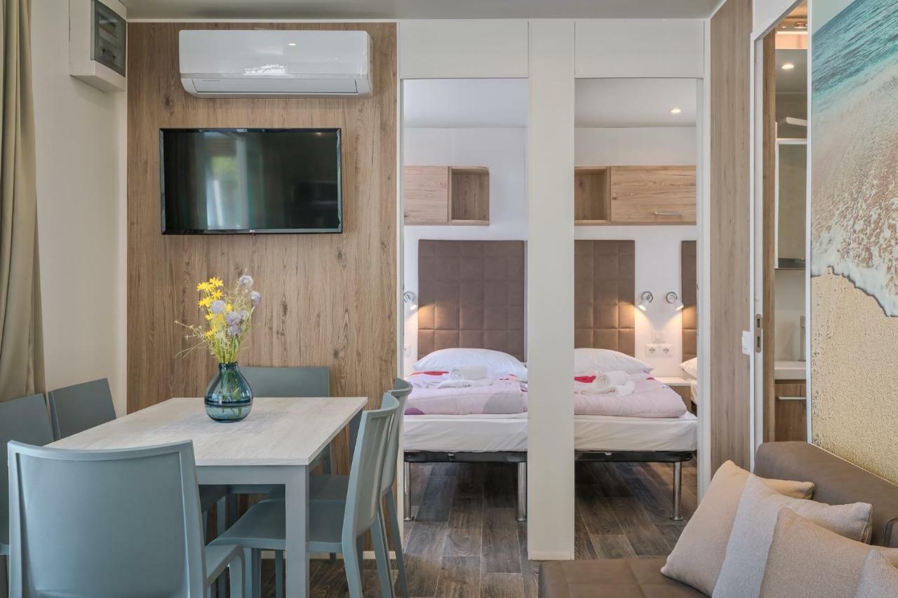 Mobile Homes Camping Santa Marina, Lanterna Tar-Vabriga Exterior photo Interior of a mobile home