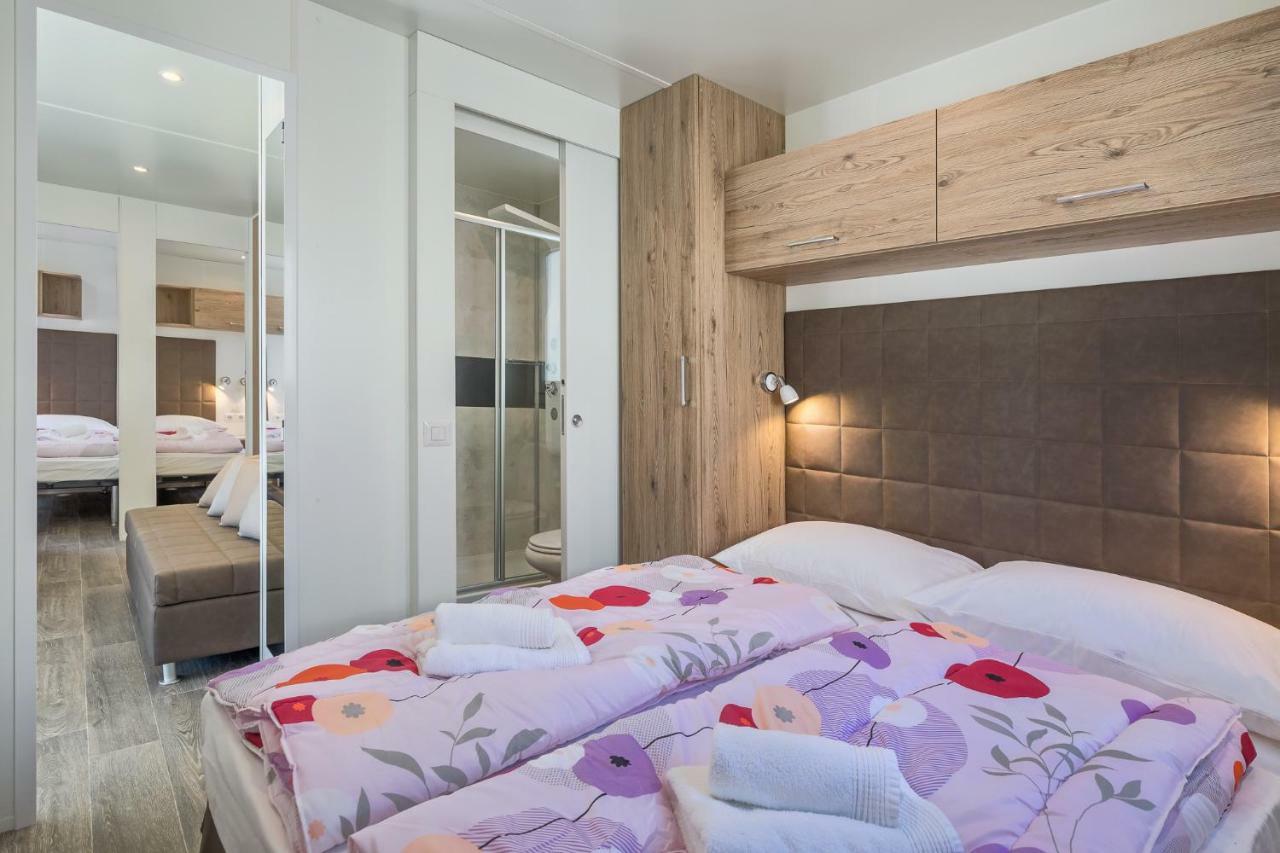 Mobile Homes Camping Santa Marina, Lanterna Tar-Vabriga Exterior photo Interior of a mobile home