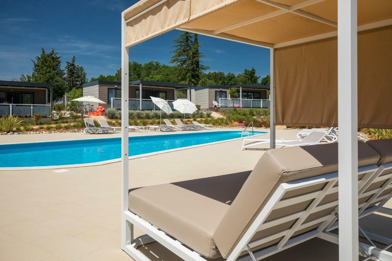Mobile Homes Camping Santa Marina, Lanterna Tar-Vabriga Exterior photo The swimming pool at the resort