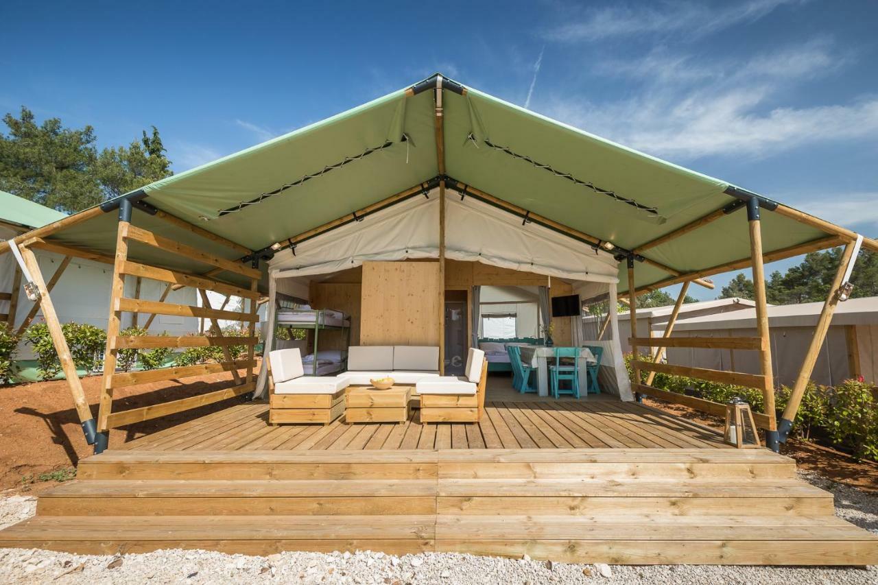 Mobile Homes Camping Santa Marina, Lanterna Tar-Vabriga Exterior photo A canvas lodge