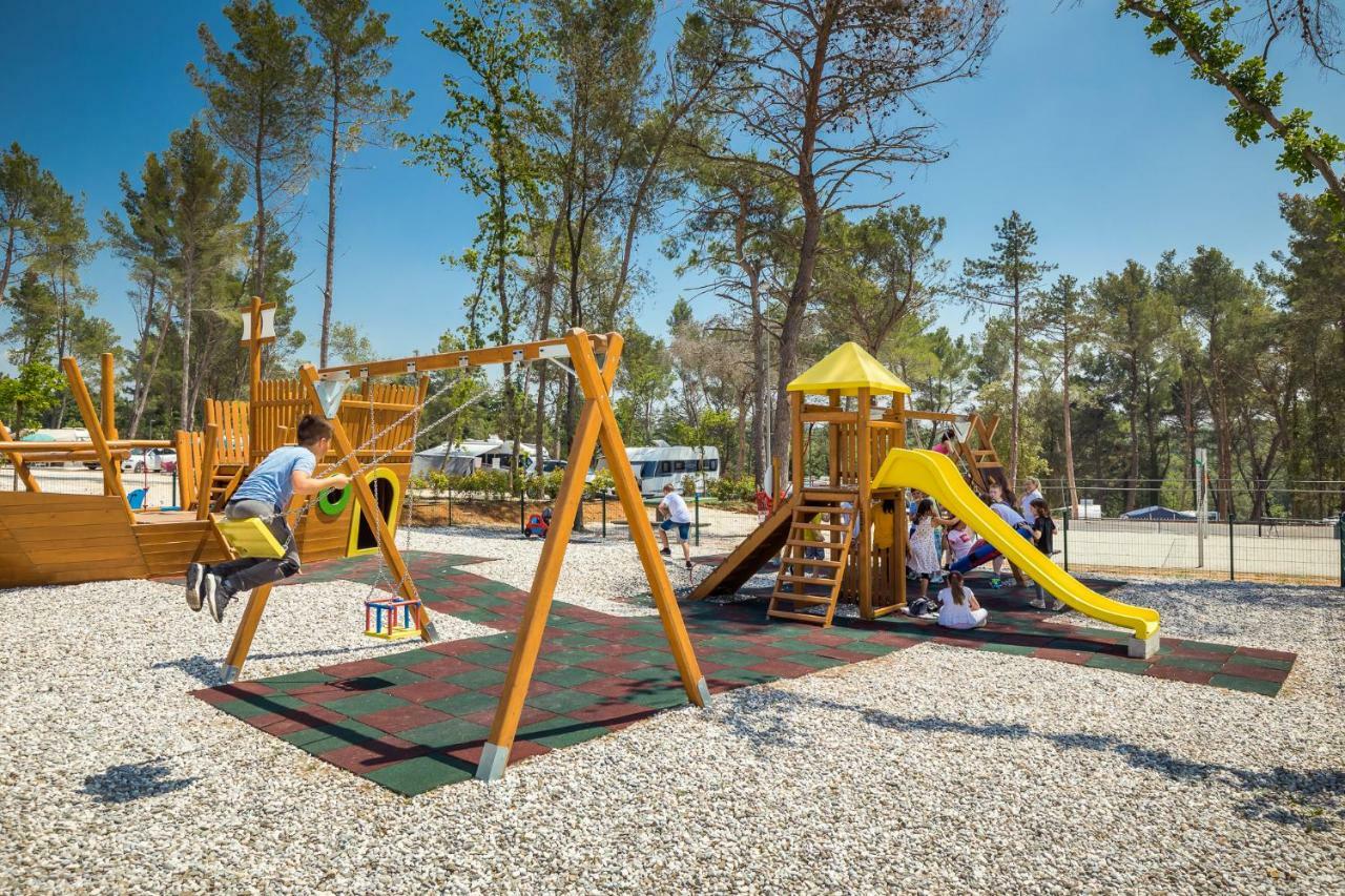 Mobile Homes Camping Santa Marina, Lanterna Tar-Vabriga Exterior photo Playground in Spain