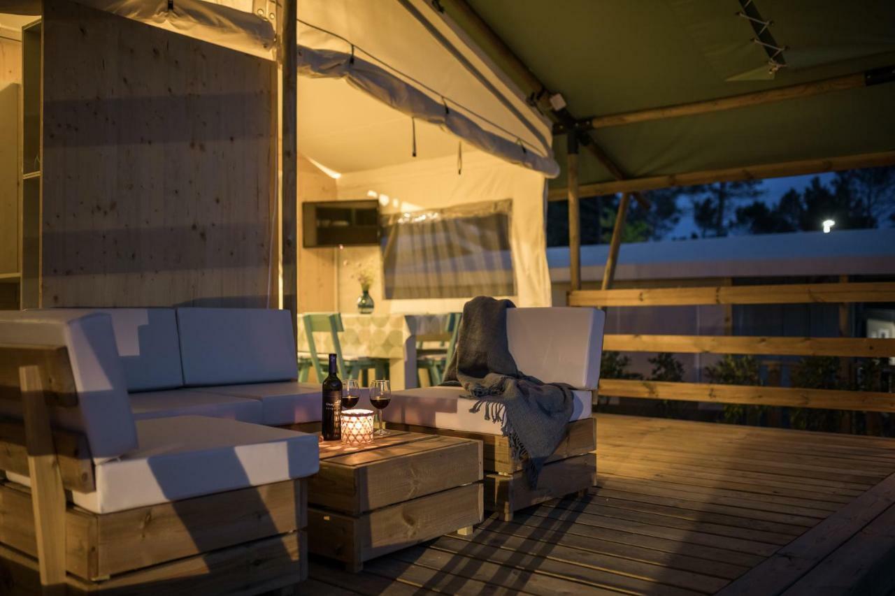 Mobile Homes Camping Santa Marina, Lanterna Tar-Vabriga Exterior photo The terrace of the restaurant